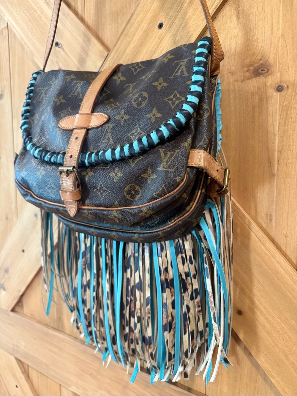 Louis Vuitton Saumur 30 Crossbody with Turquoise Trim and Leopard Fringe - Picture 8 of 16